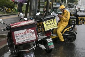 外卖员与平台合作公司是不是劳动关系，怎样保障外卖员劳动权益？